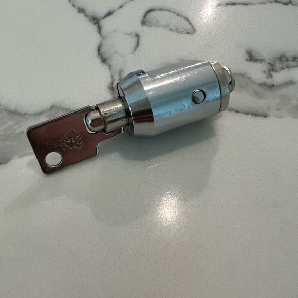 Storage Unit Cylinder Lock‎ - Picture 1 of 7